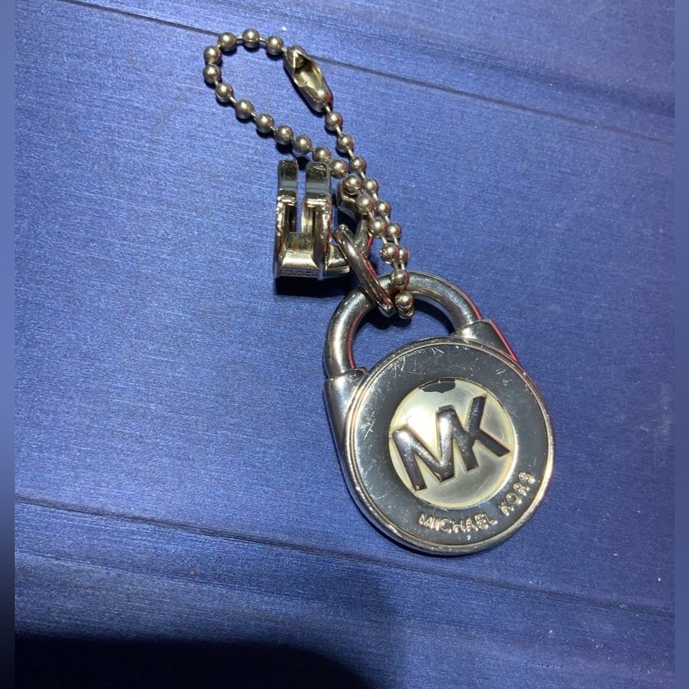 MICHAEL KORS Silver Tone Embossed Lock Charm Key Fob Keychain Bag Tag 1” Wide